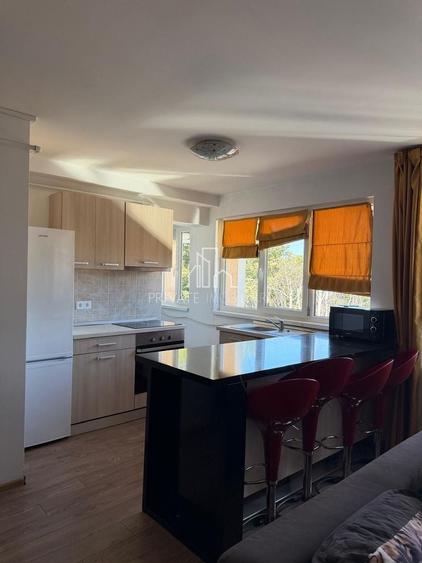 Apartament cu 5 camere decomandat în 7 Noiembrie