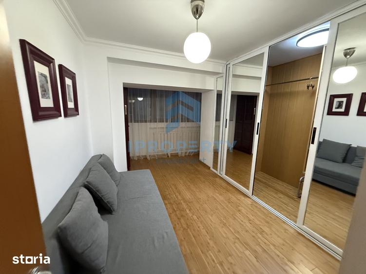 Apartament cu 3 camere semidecomandat, mobilat în Decebal