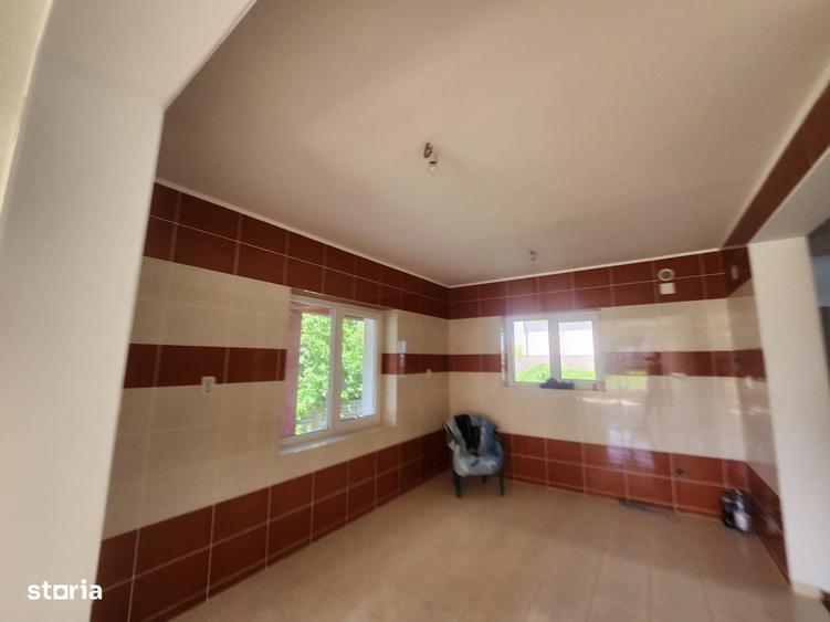 Casă cu 4 camere în Ștefănești