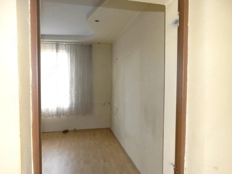 Apartament cu 2 camere nedecomandat în Telecabinei
