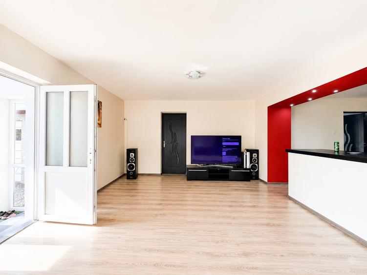 Casă individuală cu 5 camere cu Garaj în Șipet