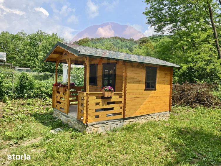Teren de 986 mp, în Cosminele