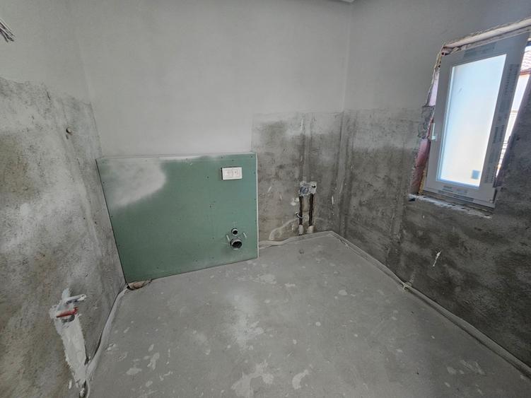 Casă individuală cu 5 camere cu Canalizare în Exterior Est