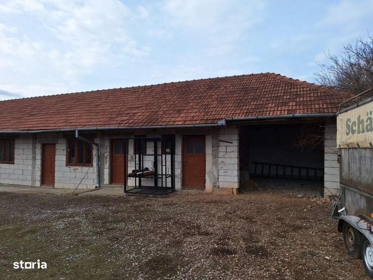 Casă cu 4 camere în Hidiș