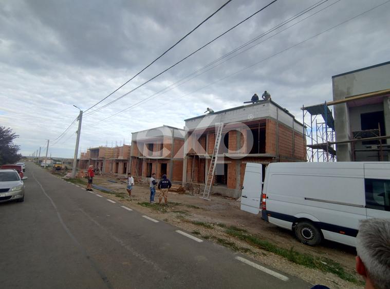 Casă individuală cu 4 camere cu Canalizare în Bradu