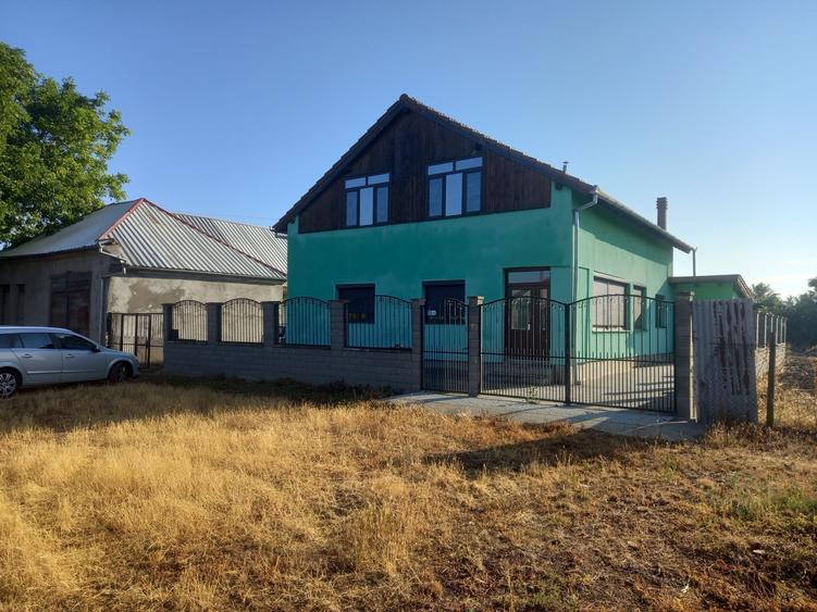 Casă cu 4 camere în Teremia Mică