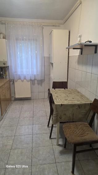 Apartament cu 3 camere decomandat în Horia