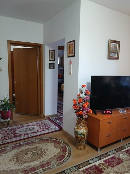 Casă cu 8 camere cu Canalizare în Voluntari