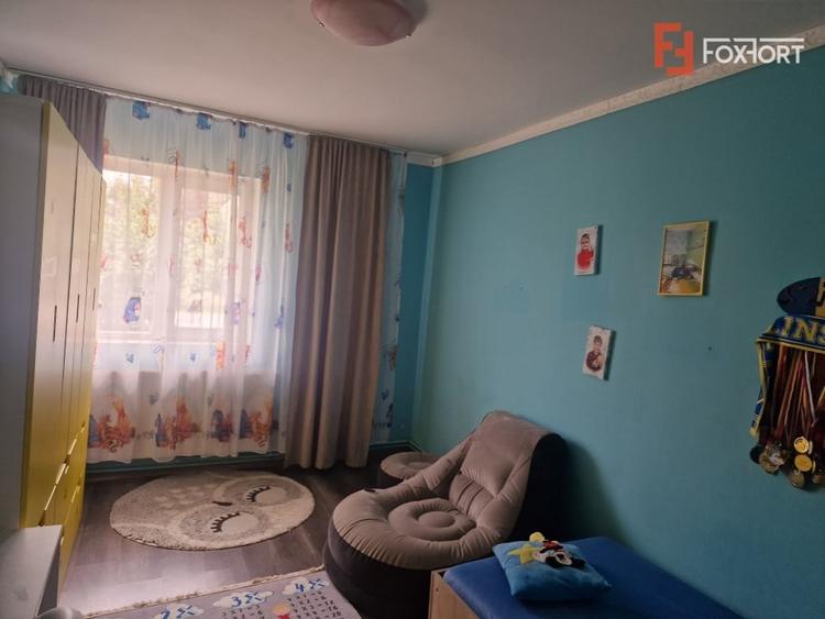 Casă individuală cu 9 camere cu Canalizare în Moșnița Nouă