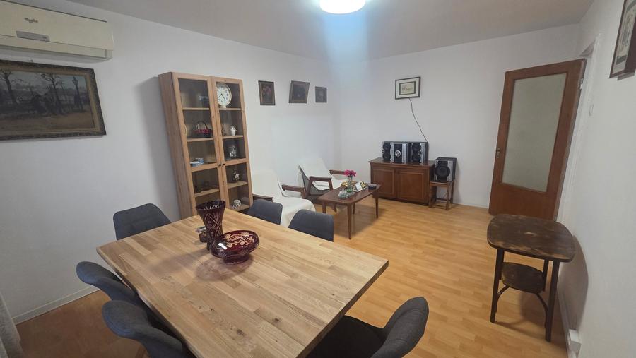 Apartament cu 3 camere decomandat în Ozana