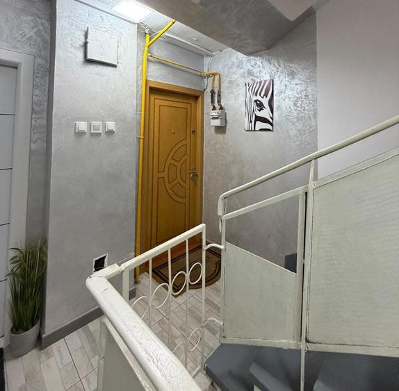 Apartament cu 3 camere decomandat în Racova