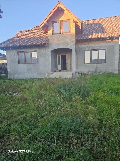 Casă individuală cu 4 camere cu Canalizare în Nord