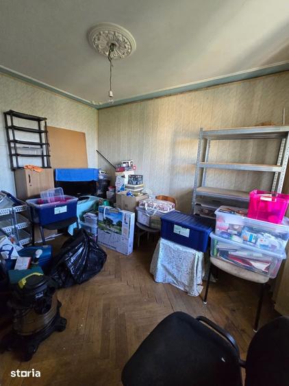 Apartament cu 3 camere în Podu Roș