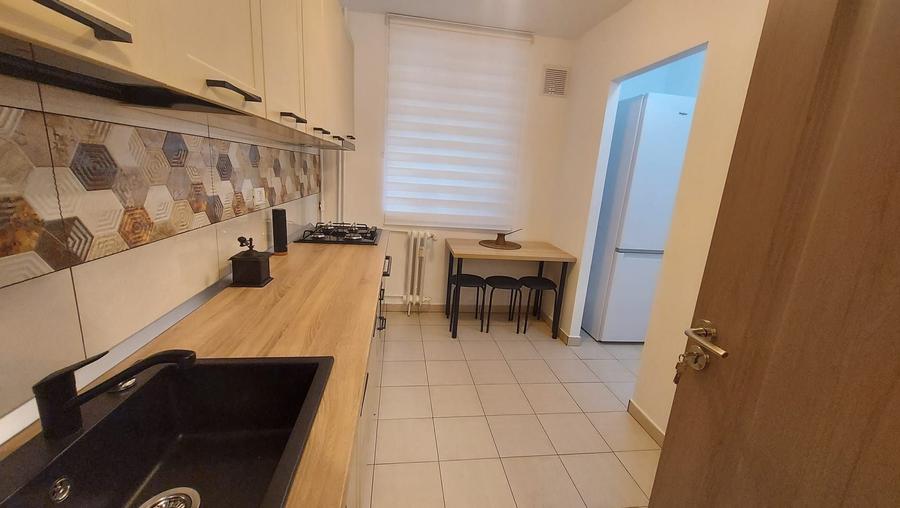Apartament cu 3 camere decomandat în Drumul Taberei