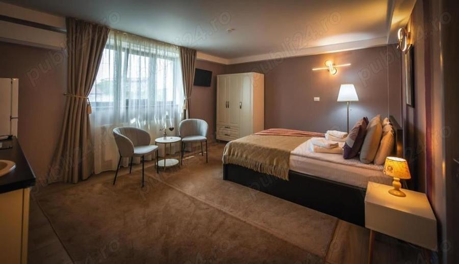 Casă cu 11 camere cu Teren 350 Mp în Central
