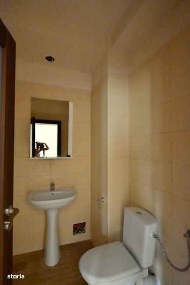 Spațiu comercial, de 16 mp, în P-ța Unirii