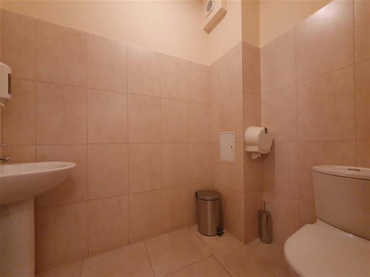Apartament cu 3 camere decomandat, mobilat în Fabric