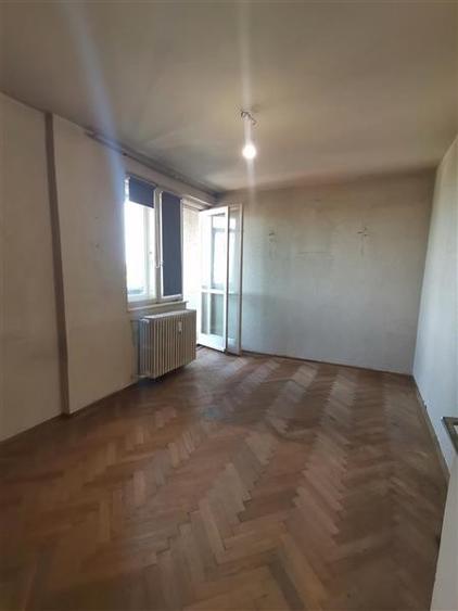 Apartament cu 3 camere semidecomandat în Barbu Văcărescu