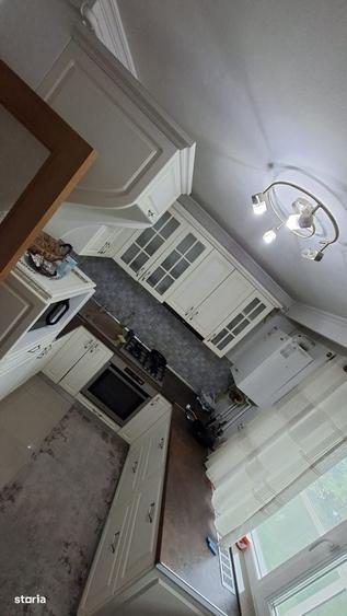 Apartament cu 3 camere decomandat în Eremia