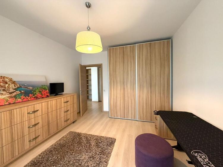 Apartament cu 3 camere, mobilat în Iancu Nicolae