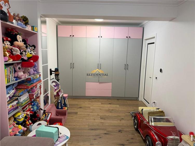 Apartament cu 3 camere decomandat, mobilat în Central