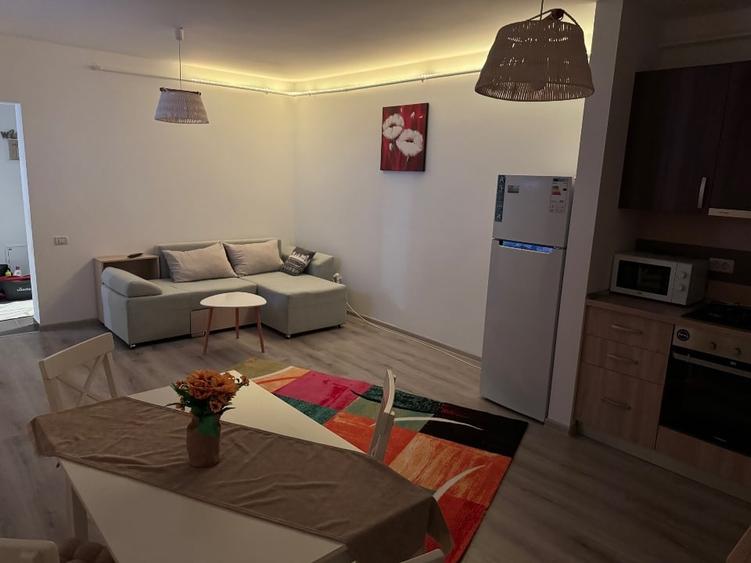 Apartament cu 2 camere semidecomandat, mobilat în Sânpetru