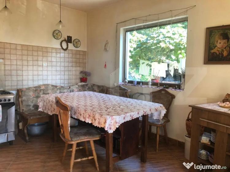 Casă cu 5 camere cu Canalizare în Central