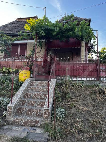 Casa de locuit in Valea Larga, cu teren generos de 5.100 - 1