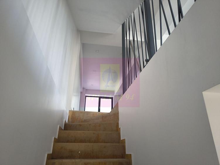 Casă individuală cu 6 camere cu Canalizare în Barbu Văcărescu