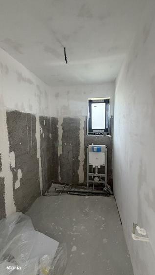 Casă cu 4 camere cu Teren 400 Mp în Domnești