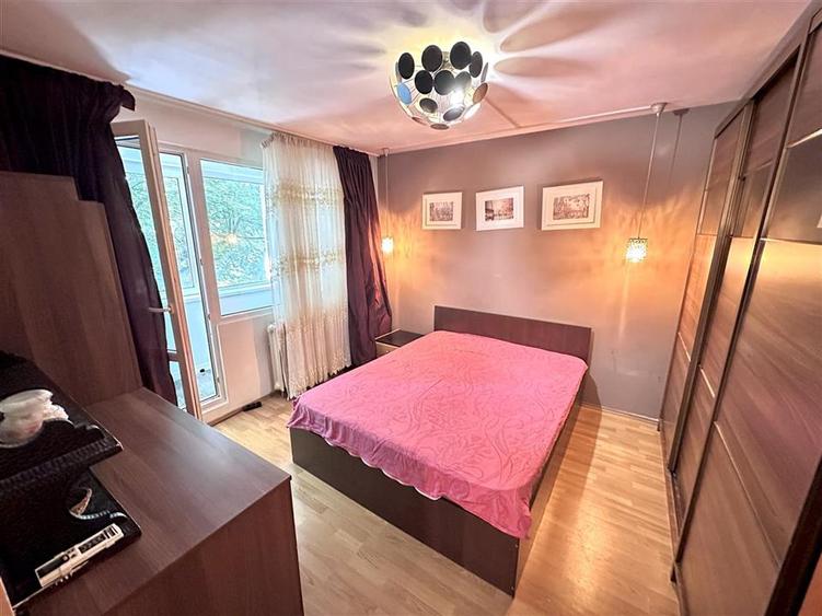 Apartament cu 3 camere decomandat, mobilat în Brâncoveanu