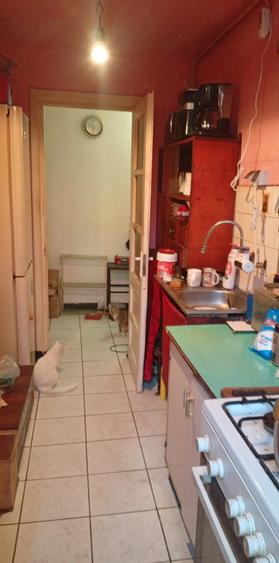 Apartament cu 3 camere semidecomandat în Gojdu
