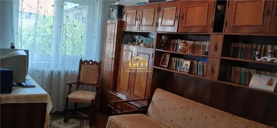 Apartament cu 3 camere semidecomandat în Central