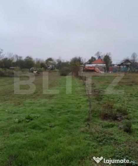 Teren de 3000 mp, în Central