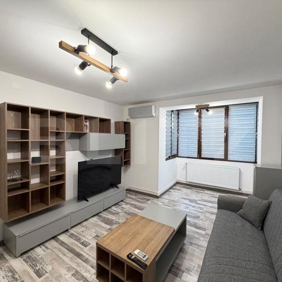 Apartament cu 2 camere semidecomandat, mobilat în George Enescu