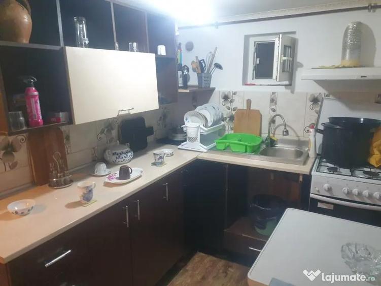 Casă cu 5 camere cu Teren 1000 Mp în Central