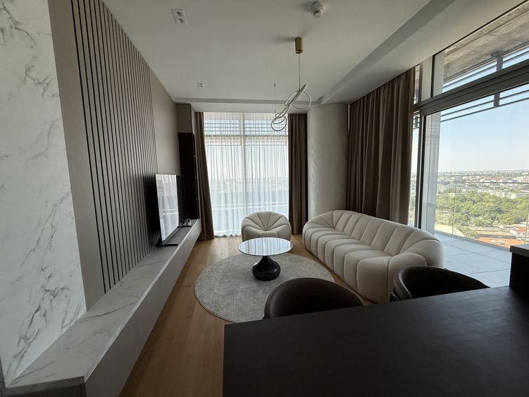 Apartament cu 3 camere semidecomandat, mobilat în Nord