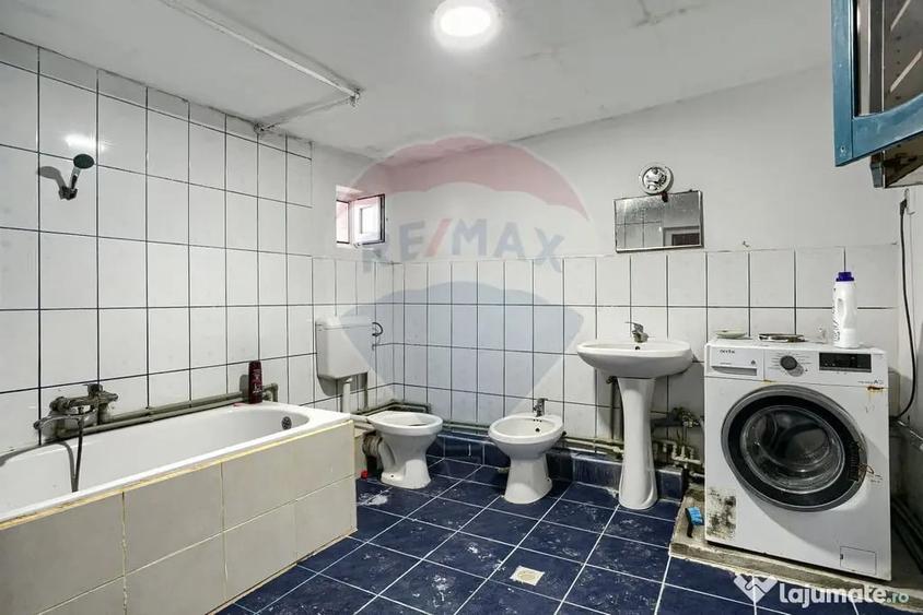 Casă cu 6 camere cu Teren 450 Mp în Central
