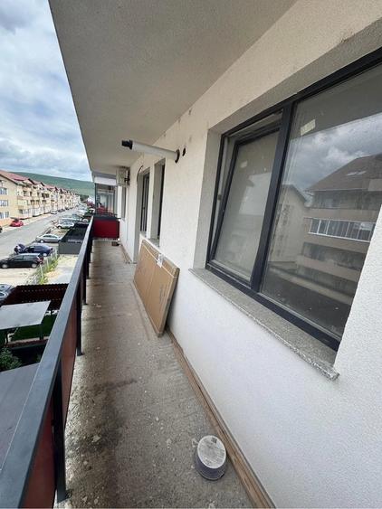 Apartament cu 3 camere decomandat în Florești