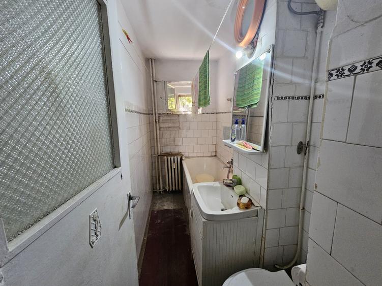 Apartament cu 3 camere semidecomandat în Cetății