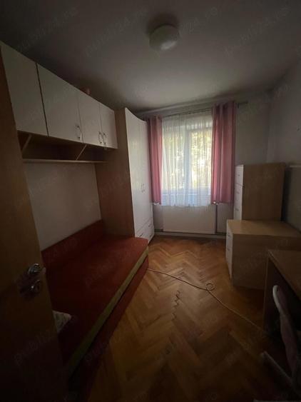 Apartament cu 4 camere semidecomandat în Dacia