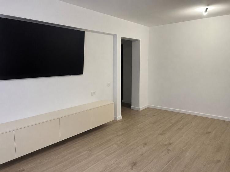 Apartament cu 3 camere decomandat în Republicii