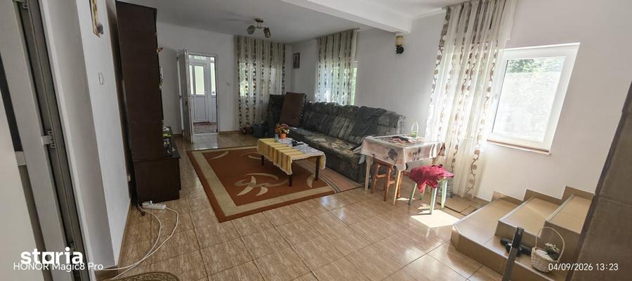 Casă cu 9 camere cu Teren 1500 Mp în Popricani