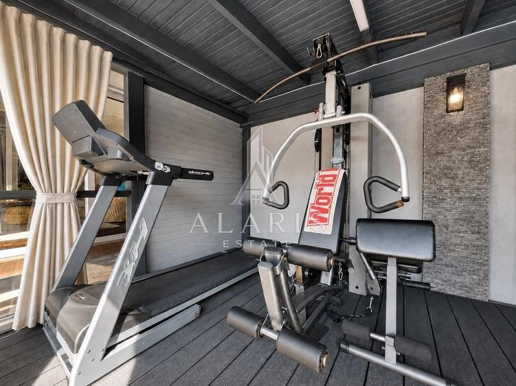 Casă individuală cu 7 camere cu Piscina în Aradului