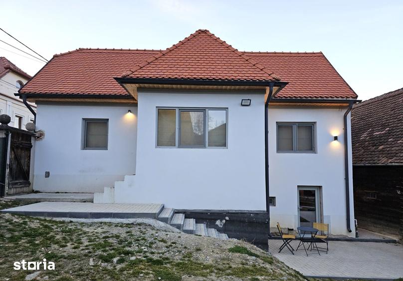 Casă cu 5 camere cu Teren 360 Mp în Central