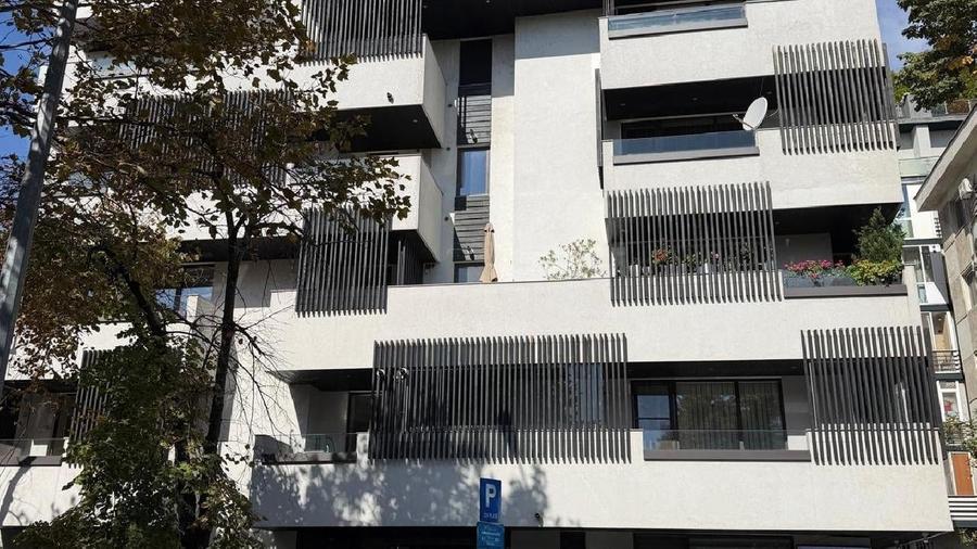 Apartament cu 3 camere decomandat în Nord