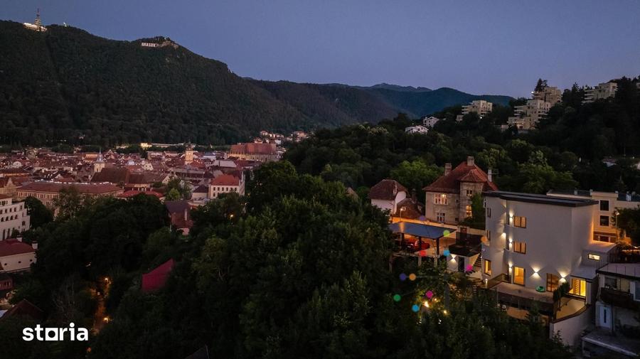 Casă cu 6 camere cu Canalizare în Centrul Istoric