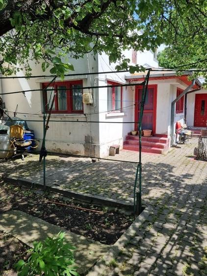 Casă cu 3 camere în Central