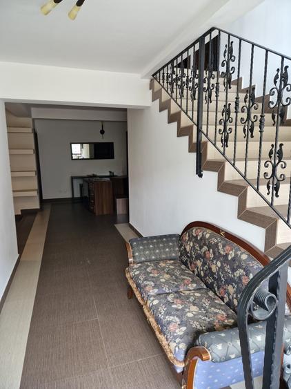 Casă individuală cu 9 camere cu Canalizare în Sânpetru