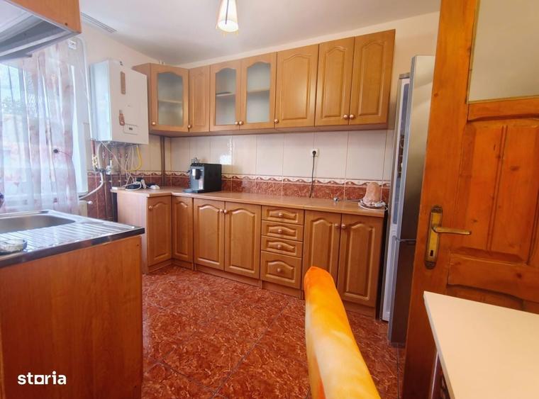 Apartament cu 3 camere decomandat în Albești